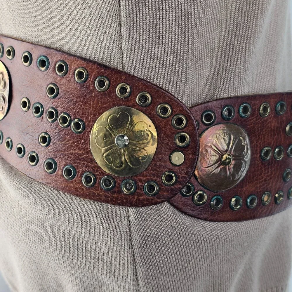 Vintage 2.5" Wide Leather Belt Copper Brass Flower Concho - Picture 9 of 9